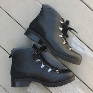 Clarks black /charcoal lace up boots